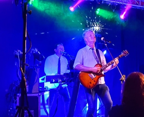 Hochzeitsband große Besetzung Gitarre und Keyboards