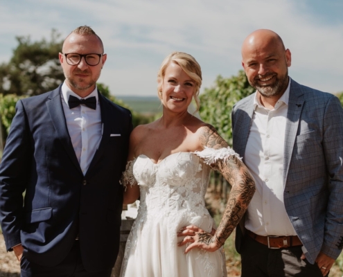 Christopher Krill mit Hochzeitspaar rednerwerCKstatt by Christopher Krill mit Hochzeitspaar