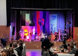 Sabbradi Partyband und Hochzeitsmusik München / Oberbayern, Bühnenaufbau große Veranstaltung