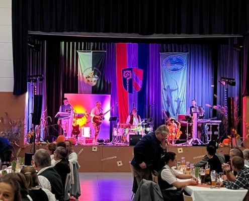 Sabbradi Partyband und Hochzeitsmusik München / Oberbayern, Bühnenaufbau große Veranstaltung