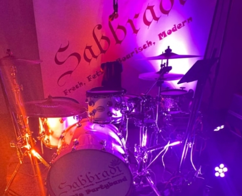 Sabbradi Partyband und Hochzeitsmusik München / Oberbayern, Drums mit neuem branding
